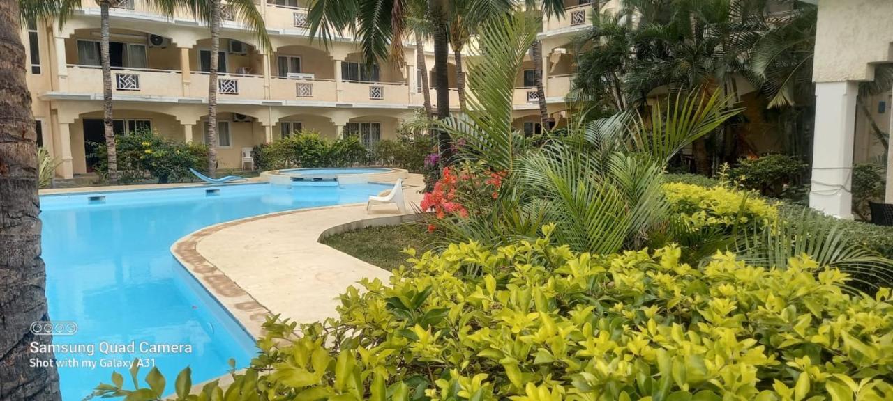 Opp Swimming Poll, Ground Floor, Flic En Flac Экстерьер фото